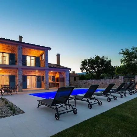 Luxury Stone Banovi With Heated Pool فيلة
