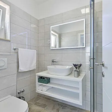 Luxury Stone Banovi With Heated Pool فيلة