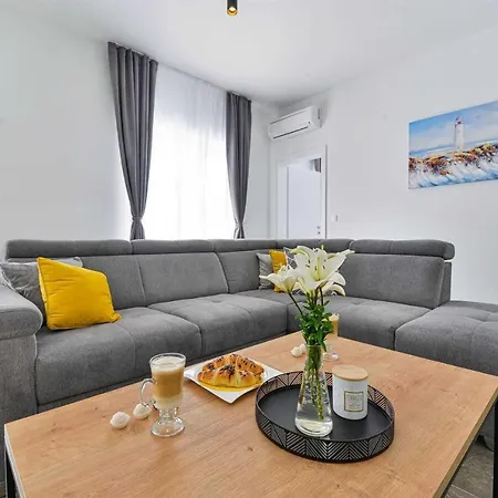 Luxury Stone Banovi With Heated Pool ヴィンイェラック