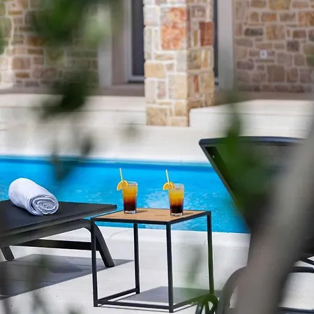 Luxury Stone Banovi With Heated Pool فيلة *