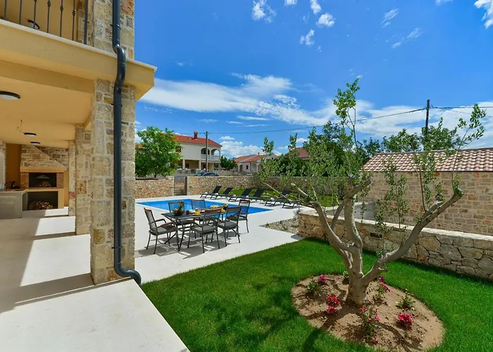 Luxury Stone Banovi With Heated Pool Vinjerac