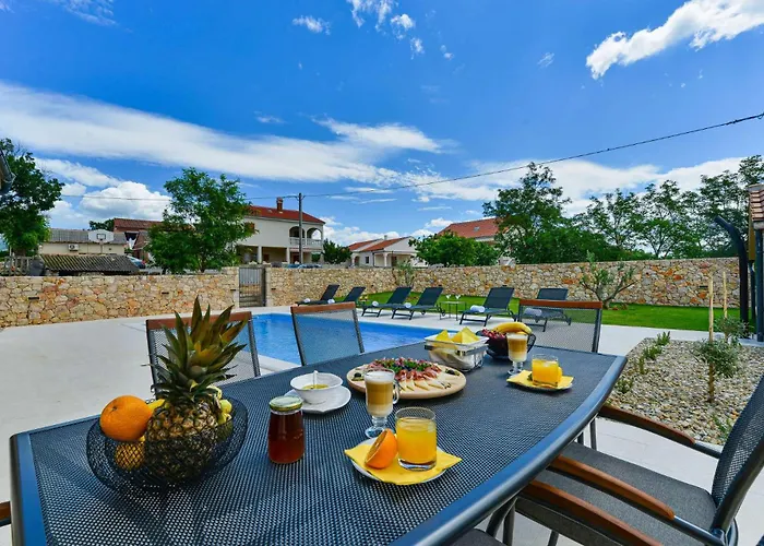 Villa Luxury Stone Banovi With Heated Pool Vinjerac