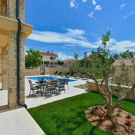 Luxury Stone Banovi With Heated Pool Vinjerac