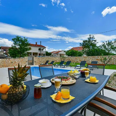 Villa Luxury Stone Banovi With Heated Pool Vinjerac